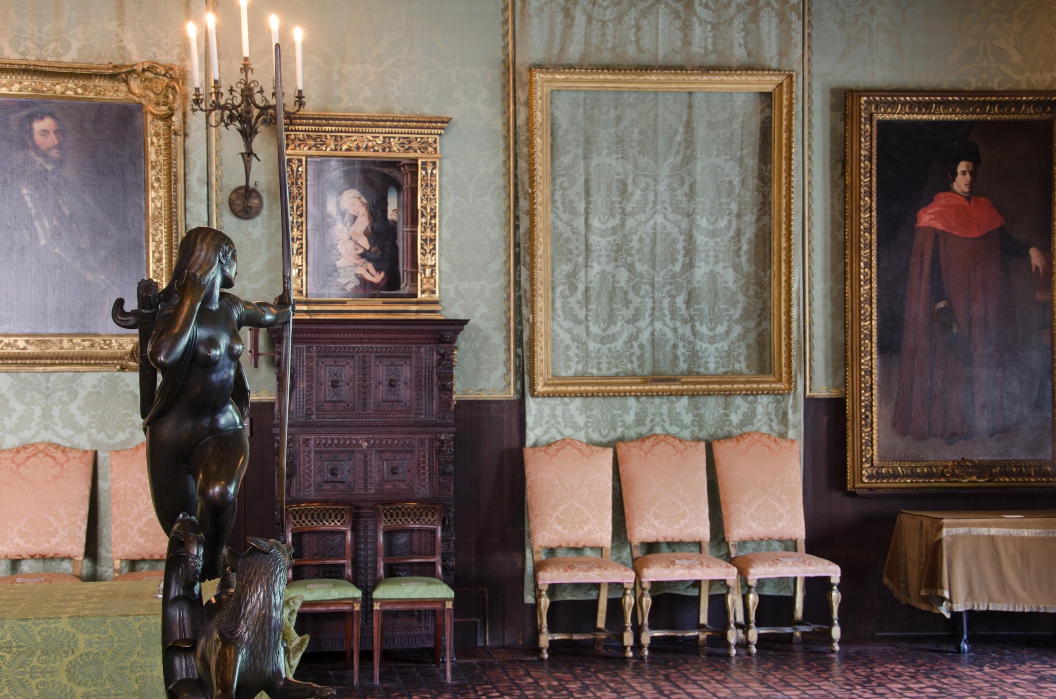 The empty frames at the Gardner