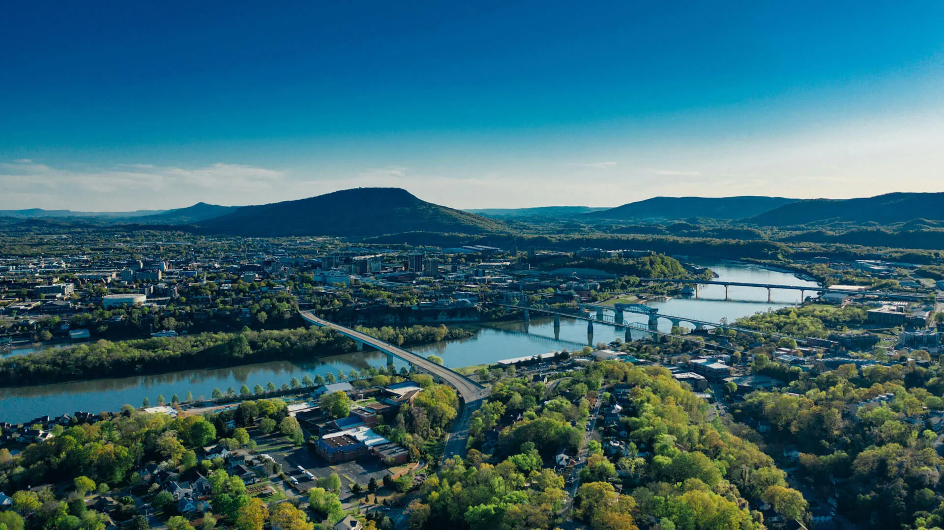Aerial photo of Chattanooga and the Tennessee River
